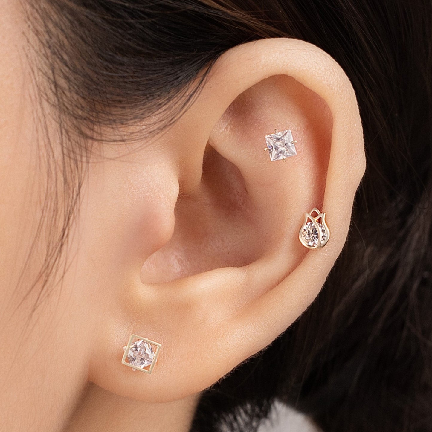 14K (58.5%) SOLID GOLD SQUARE CUBIC PIERCING